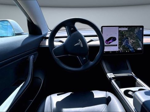 Used 2021 Tesla Model 3 Standard Range Plus RWD image 8