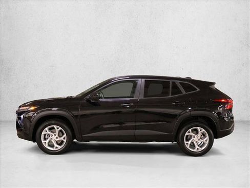 Used 2024 Chevrolet Trax LS w/ LS Convenience Package FWD image 11