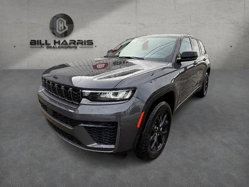 New 2026 Jeep Grand Cherokee Altitude image 1