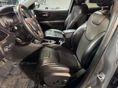 Used 2020 Jeep Cherokee Latitude Plus w/ Cold Weather Group image 4