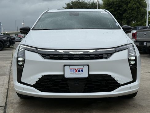 New 2027 Chrysler Pacifica Limited FWD image 7