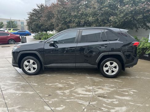 Used 2021 Toyota RAV4 XLE w/ Convenience Package AWD/4WD image 9