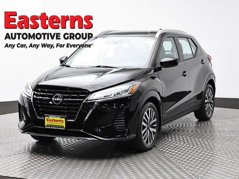 Used 2023 Nissan Kicks SV FWD image 1