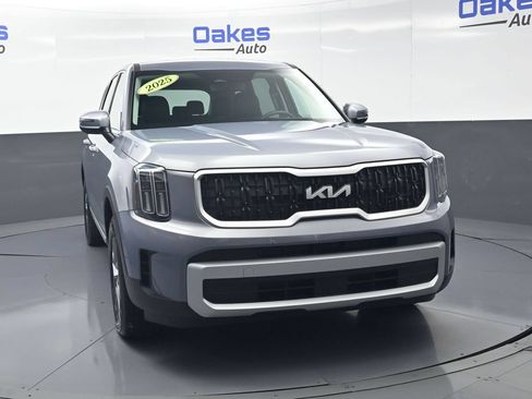 New 2025 Kia Telluride LX FWD image 3