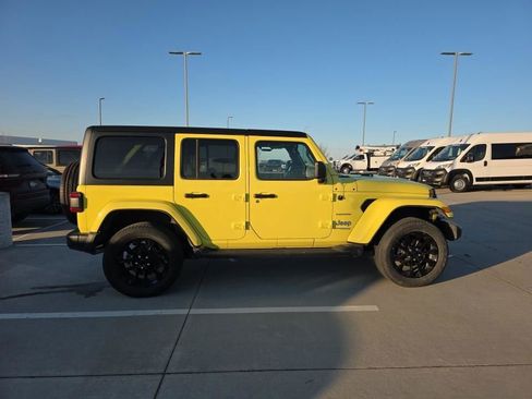 Used 2022 Jeep Wrangler Unlimited Sahara w/ Cold Weather Group AWD/4WD image 3