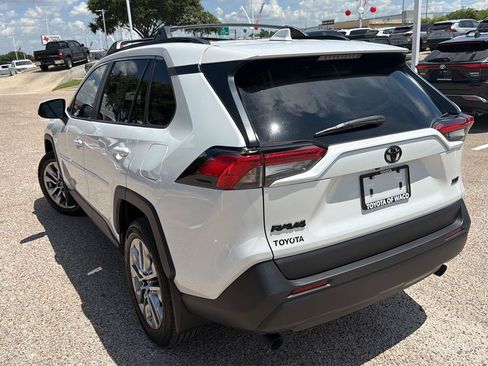 Used 2025 Toyota RAV4 XLE Premium FWD image 5