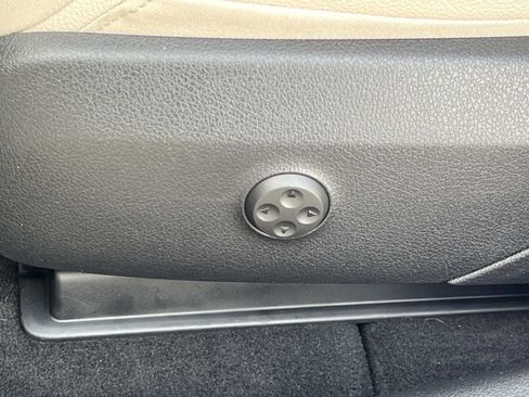 Used 2025 Mercedes-Benz GLC 300 4MATIC image 21