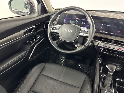 Used 2024 Kia Telluride EX w/ EX Captain's Chair Package image 31