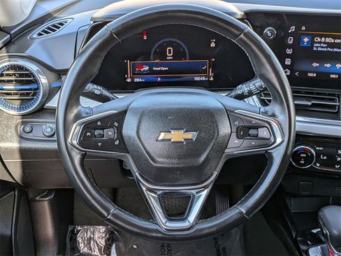 Used 2025 Chevrolet Trax LT w/ LT Convenience Package image 22