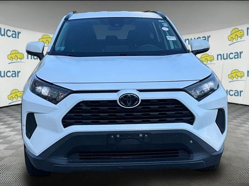 Used 2021 Toyota RAV4 LE AWD/4WD image 2