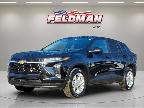 Used 2024 Chevrolet Trax LS w/ LS Convenience Package FWD image 1