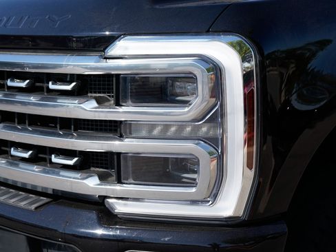 Used 2024 Ford F350 Platinum w/ FX4 Off-Road Package AWD/4WD image 11