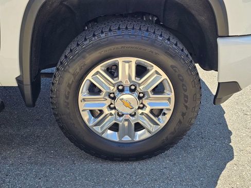 Used 2025 Chevrolet Silverado 2500 High Country w/ High Country Premium Package AWD/4WD image 9
