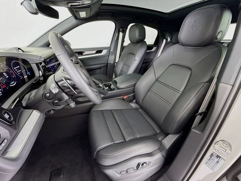 New 2026 Porsche Cayenne Coupe AWD/4WD image 5