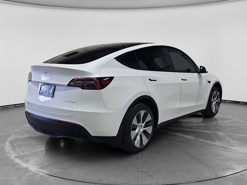 Used 2023 Tesla Model Y Long Range AWD/4WD image 3