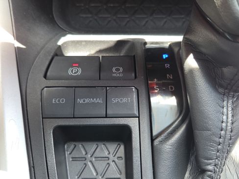 Used 2023 Toyota RAV4 XLE w/ Convenience Package FWD image 23