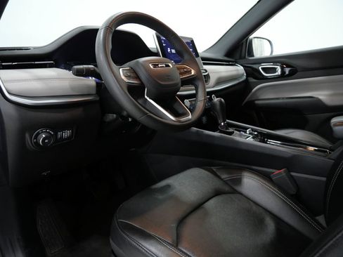 Used 2025 Jeep Compass Limited AWD/4WD image 10