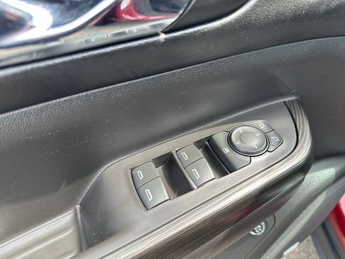 Used 2018 GMC Acadia SLT AWD/4WD image 19