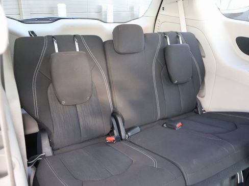 Used 2024 Chrysler Voyager LX image 12