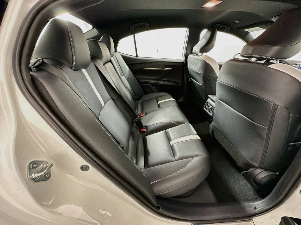 Used 2025 Toyota Camry SE w/ Convenience Package FWD image 27