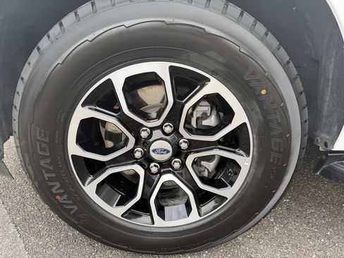 Used 2024 Ford Expedition XLT image 31