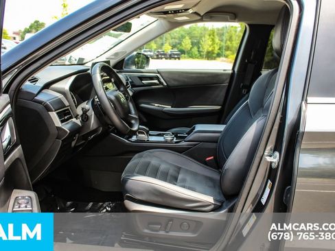 Used 2025 Mitsubishi Outlander SE FWD image 16