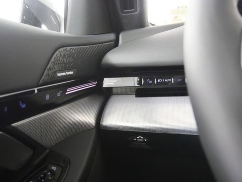 New 2026 BMW 530i w/ Executive Package image 19