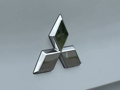 Used 2024 Mitsubishi Outlander SE AWD/4WD image 17