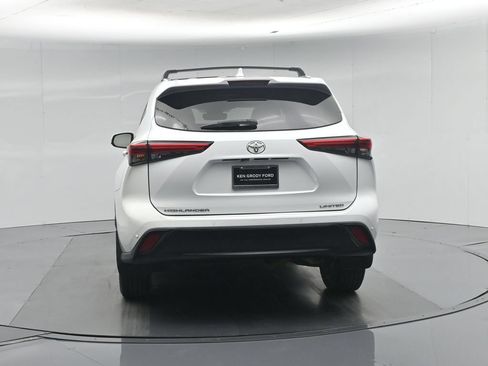 Used 2022 Toyota Highlander Limited FWD image 35