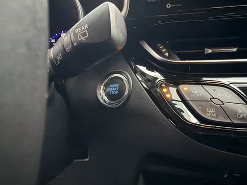 Used 2022 Toyota C-HR Limited image 17