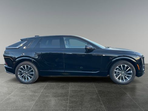 Used 2025 Cadillac Lyriq Sport image 8