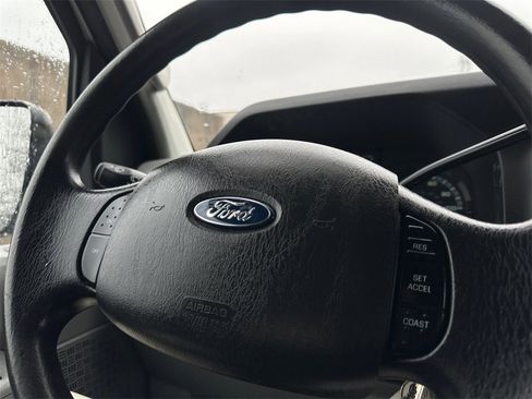 Used 2011 Ford E-350 and Econoline 350 XLT image 25