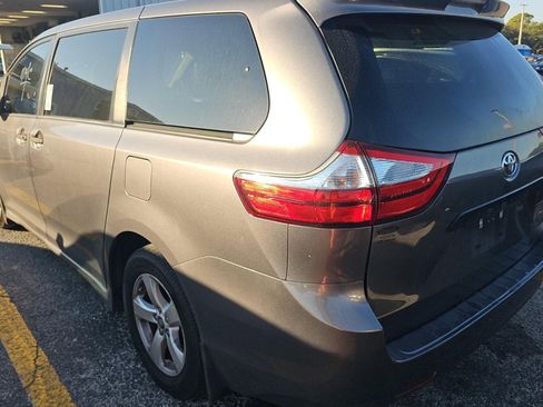 Used 2019 Toyota Sienna L image 5