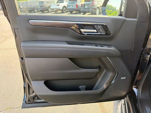Used 2025 Chevrolet Tahoe Premier RWD image 10