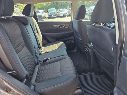 Used 2018 Nissan Rogue S image 12