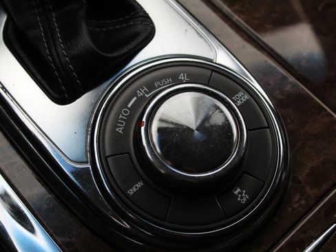 Used 2017 INFINITI QX80 4WD w/ Driver Assistance Package image 28