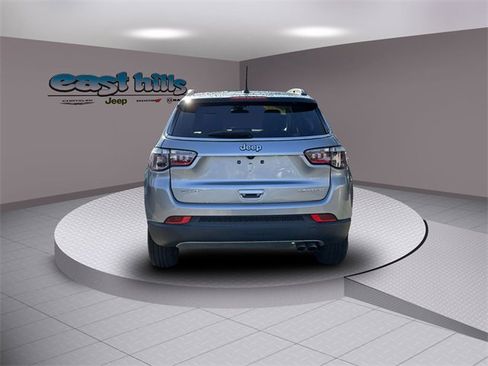 Certified 2022 Jeep Compass Limited image 4