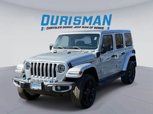 Used 2022 Jeep Wrangler Unlimited Sahara w/ Safety Group image 5
