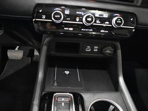 Used 2023 Honda Pilot Touring image 25