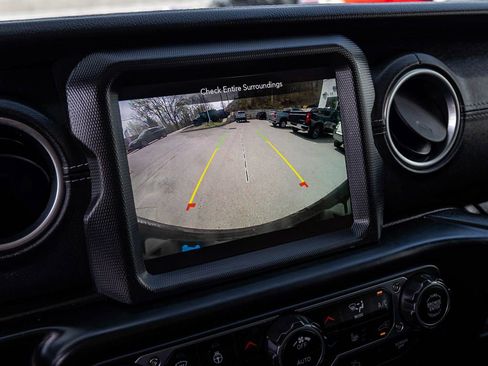 Used 2023 Jeep Wrangler Unlimited Sahara w/ Cold Weather Group AWD/4WD image 16