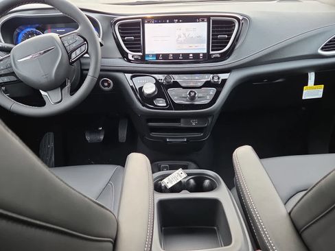 New 2026 Chrysler Pacifica Select w/ S Appearance Package image 17