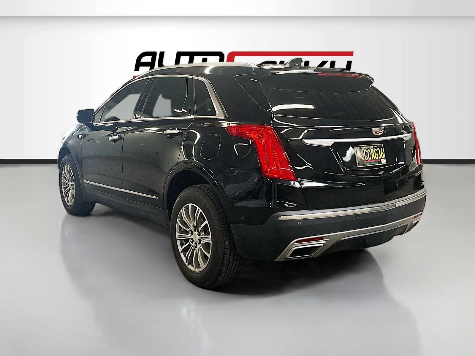 Used 2023 Cadillac XT5 Premium Luxury w/ Technology Package AWD/4WD image 5