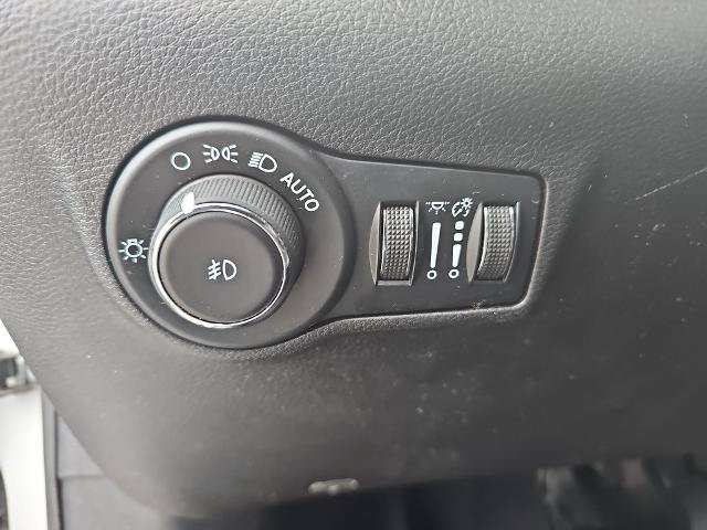 Used 2024 Jeep Compass Latitude AWD/4WD image 23