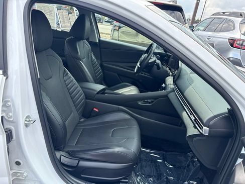 Used 2023 Hyundai Elantra Limited FWD image 11