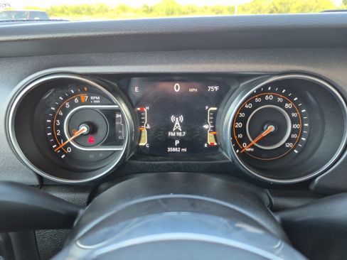 Used 2023 Jeep Gladiator Mojave AWD/4WD image 19