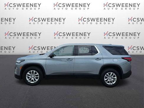 Used 2023 Chevrolet Traverse LS FWD image 2
