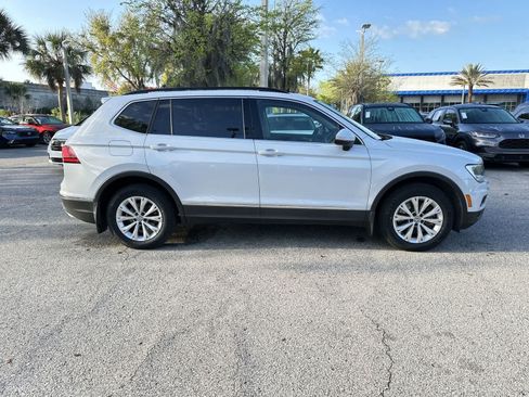 Used 2018 Volkswagen Tiguan SE w/ Panoramic Sunroof Package FWD image 6