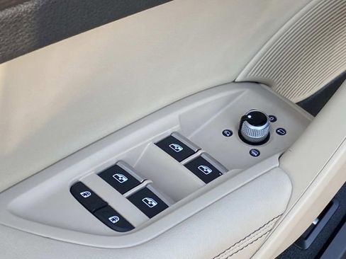 Used 2023 Audi Q5 2.0T Prestige image 29