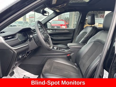 Used 2023 Jeep Grand Cherokee Altitude image 11