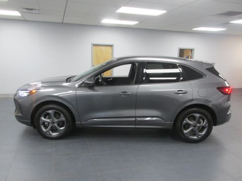 Used 2023 Ford Escape ST-Line Select AWD/4WD image 8